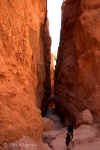 SlotCanyon.NavajoTrail.people.6541.jpg (115356 bytes)