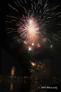 fireworks.PSmontage.KI8Q5533+5534.jpg (109880 bytes)